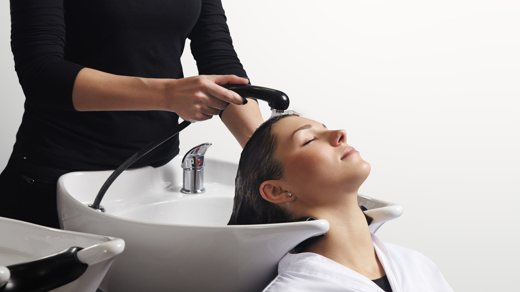 Shampoo Unit Buying Guide: Hydraulic vs Electric - Which is right for your salon?