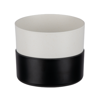 Stacked black and white Framar bamboo fibre mixing bowls for salon colour services
