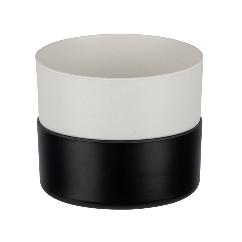 Stacked black and white Framar bamboo fibre mixing bowls for salon colour services
