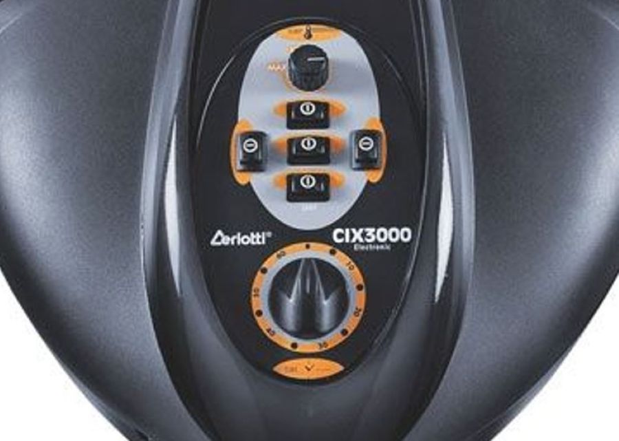 Digital display and analogue controls on Joiken Ceriotti CIX3000